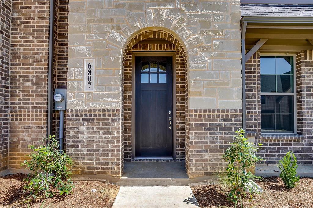 6914 Houndstooth Place Property Photo 4