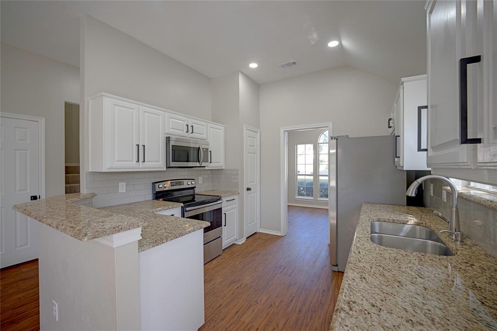 562 Continental Drive Property Photo 7