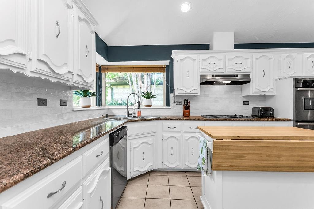 10139 Cherry Tree Drive Property Photo 11