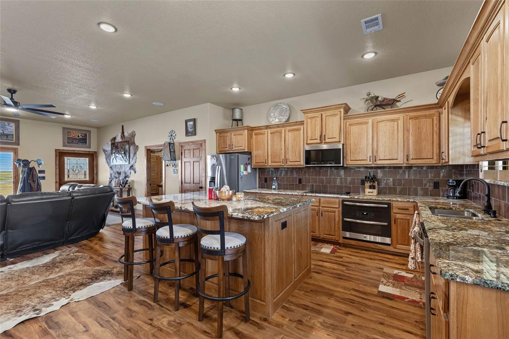 12880 N County Line Rd Property Photo 2