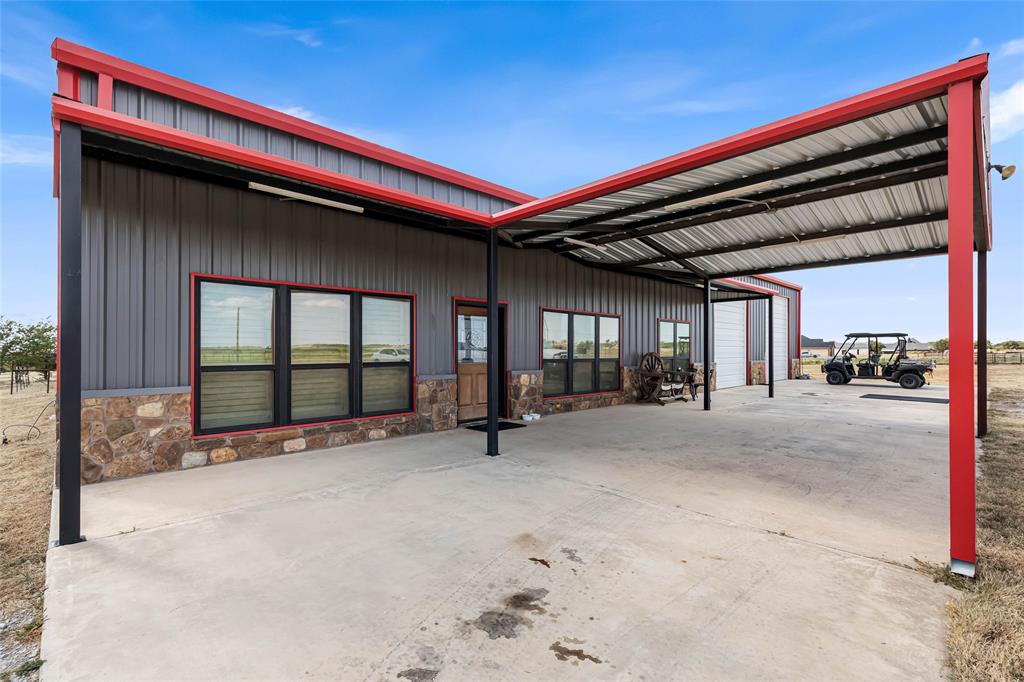 12880 N County Line Rd Property Photo 6