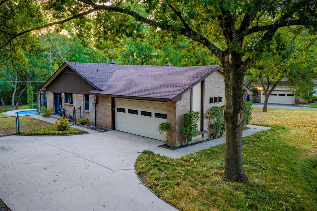 305 Shadowwood Trail Property Photo 1