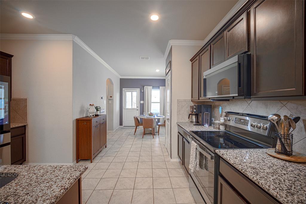 9220 Remington Drive Property Photo 10