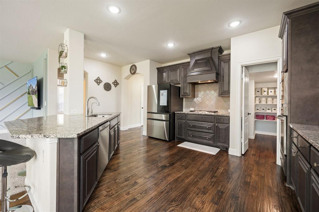 5101 Hertel Court Property Photo 2