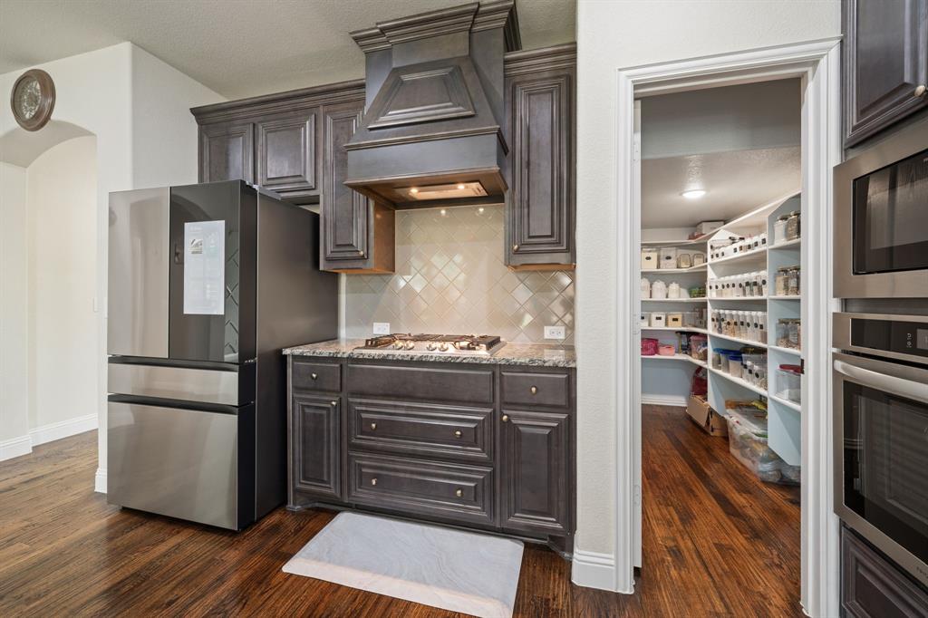 5101 Hertel Court Property Photo 15