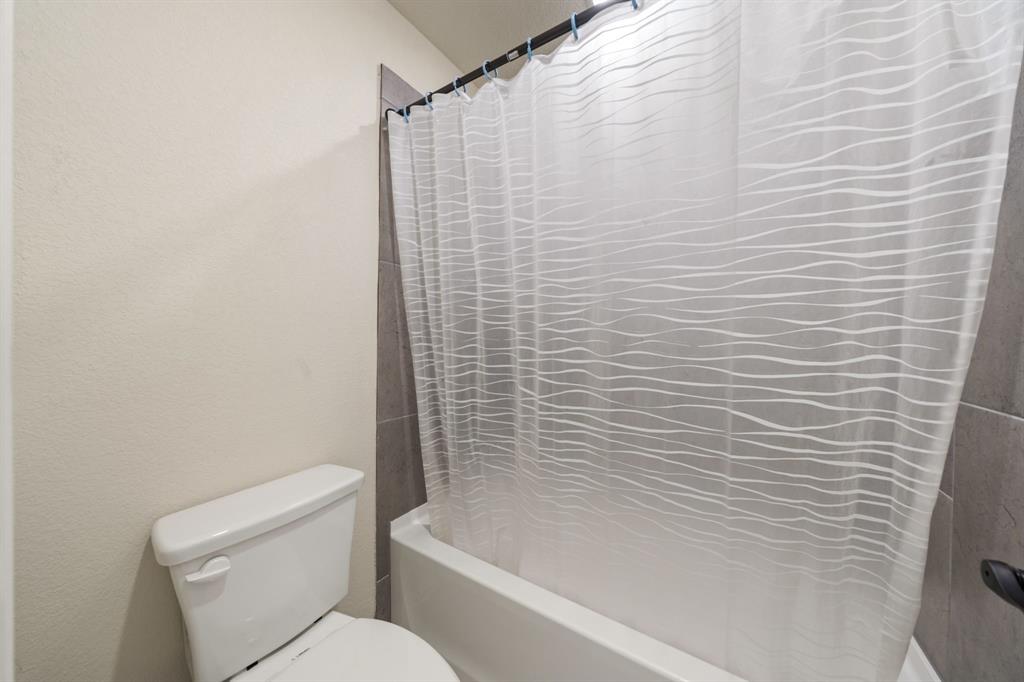 5101 Hertel Court Property Photo 33