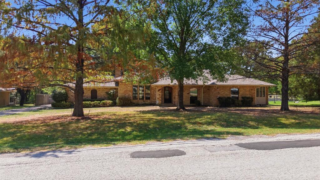 109 Clover Drive Property Photo 4