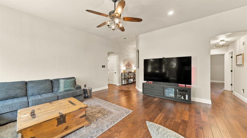508 E Oak Street Property Photo 8