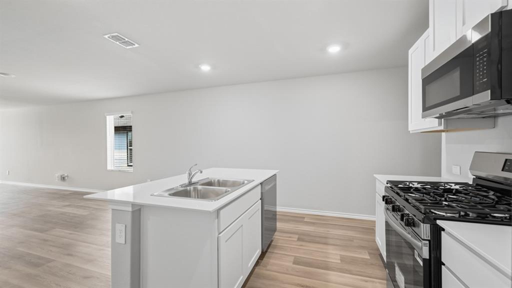 5504 Flannel Lane Property Photo 4