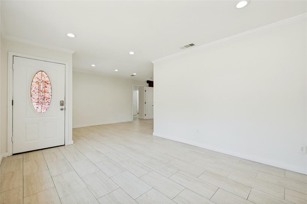 4228 Hyde Park Drive Property Photo 3
