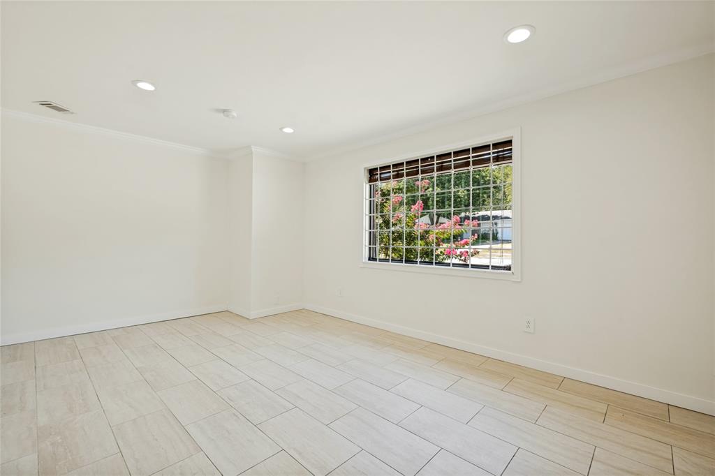 4228 Hyde Park Drive Property Photo 4