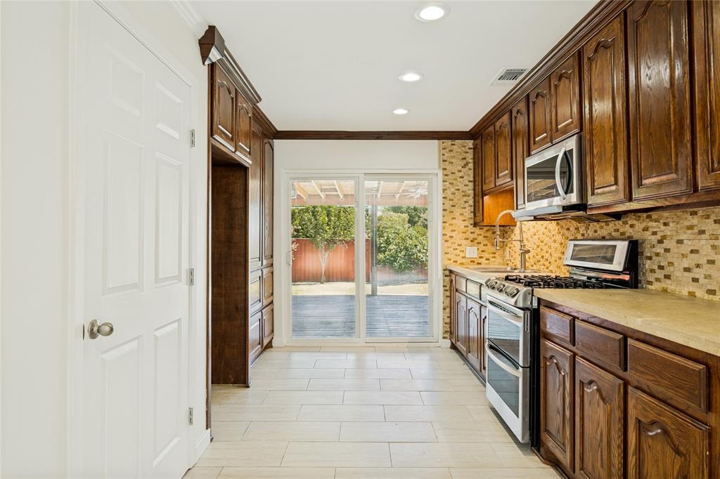4228 Hyde Park Drive Property Photo 8