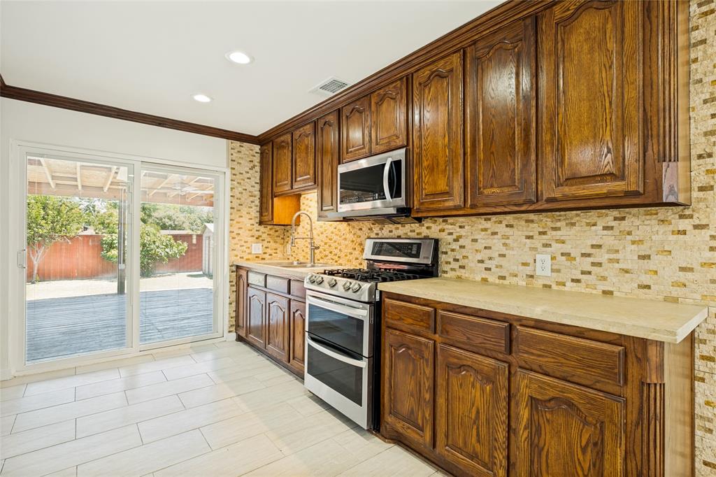 4228 Hyde Park Drive Property Photo 9