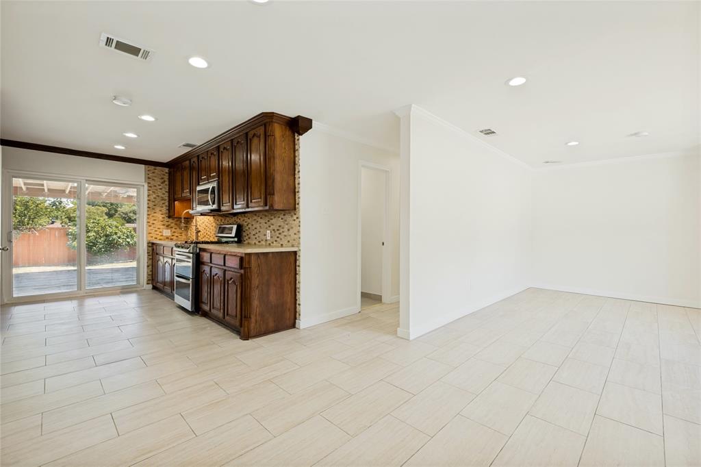 4228 Hyde Park Drive Property Photo 10