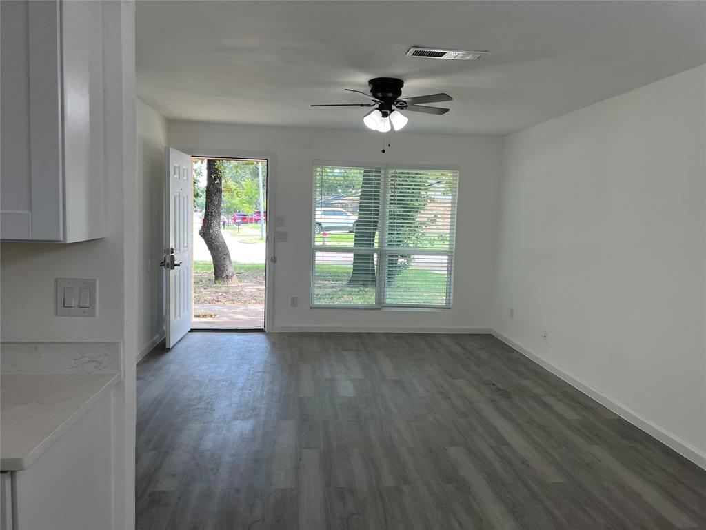 3221 Forestdale Lane Property Photo 2