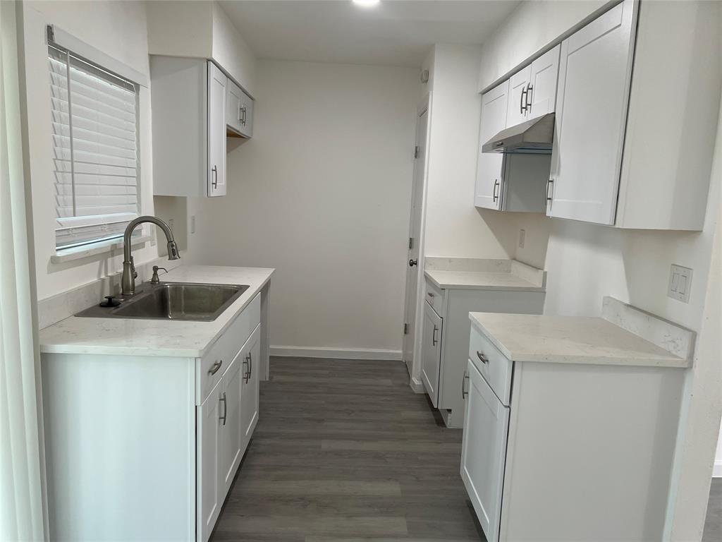 3221 Forestdale Lane Property Photo 4