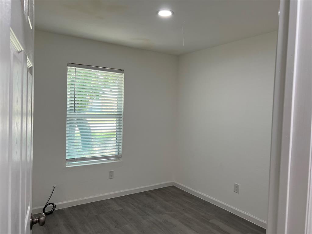 3221 Forestdale Lane Property Photo 9