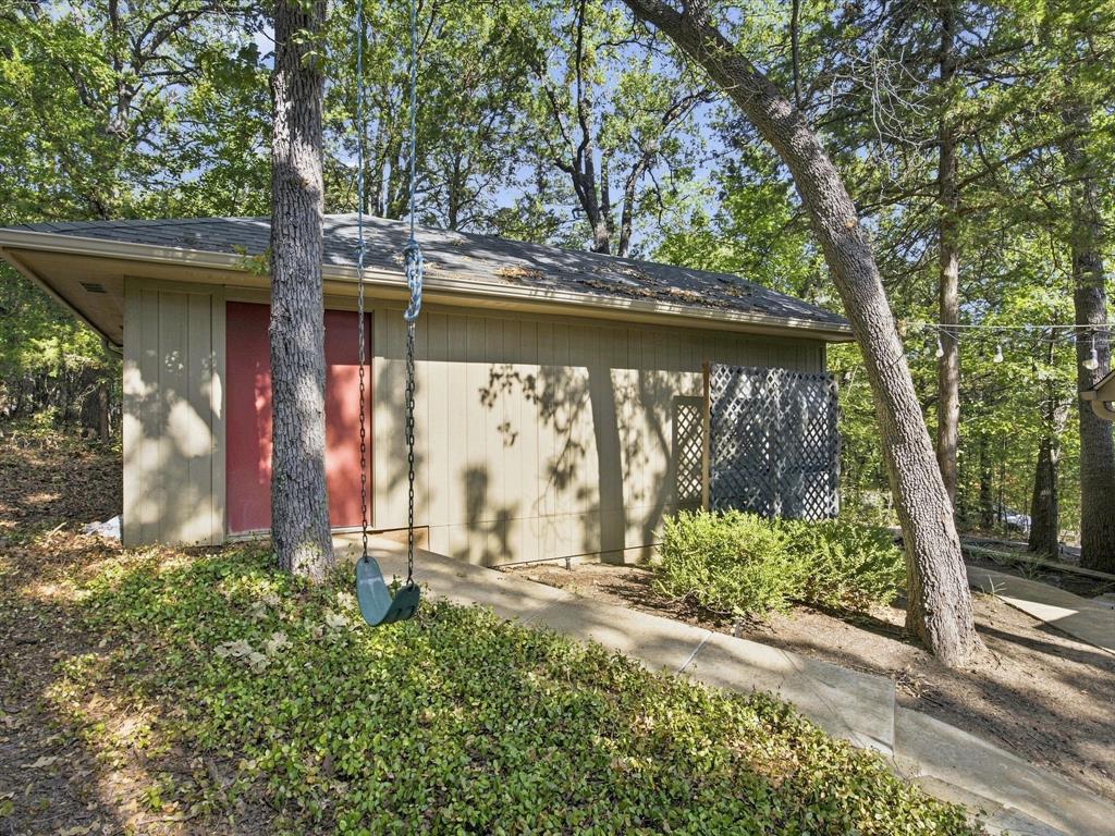 196 Lakecrest Drive Property Photo 3