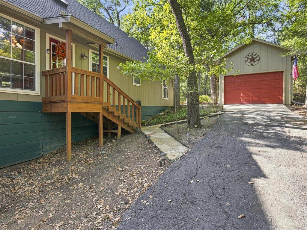 196 Lakecrest Drive Property Photo 4