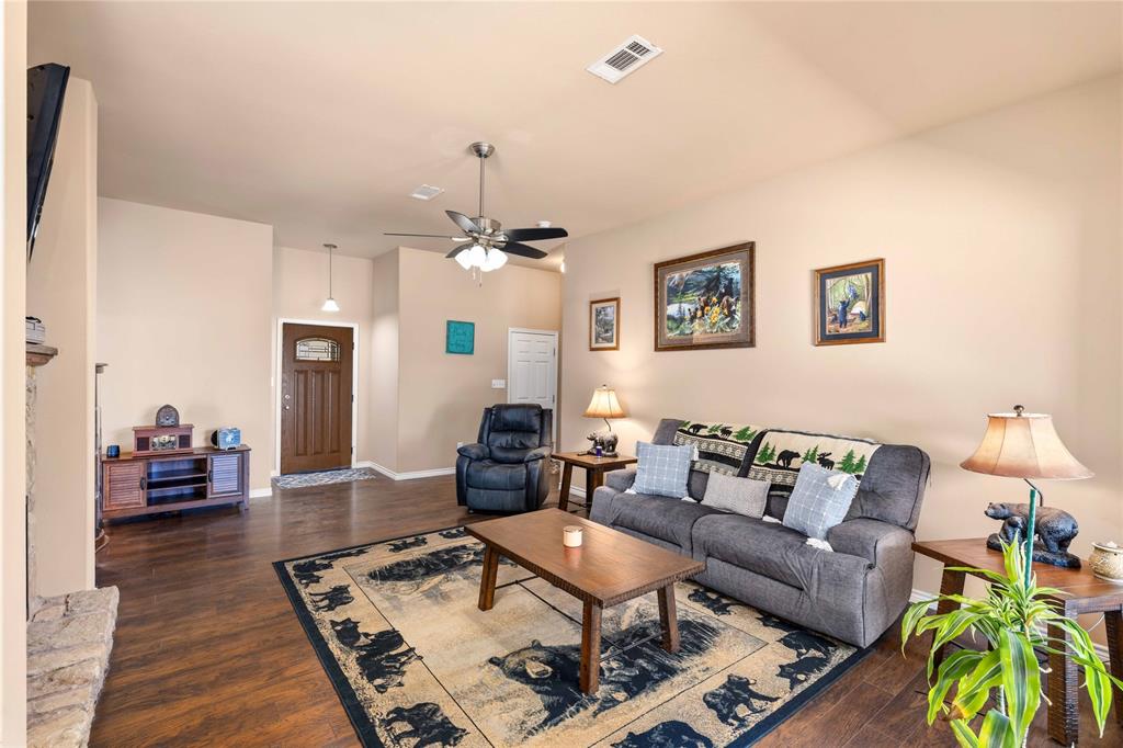 115 Bluebonnet Drive Property Photo 8
