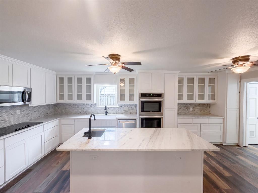 923 S Lindsay Street Property Photo 2
