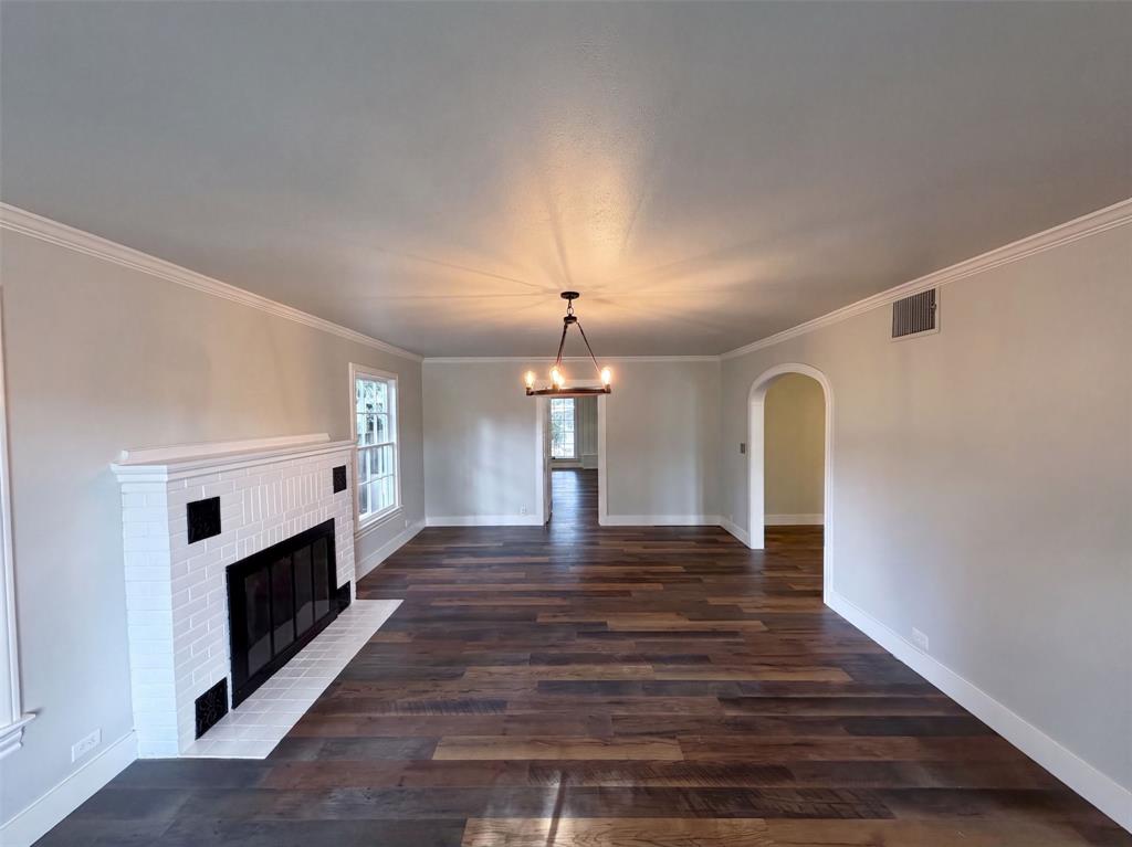 923 S Lindsay Street Property Photo 3