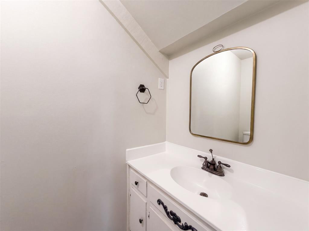923 S Lindsay Street Property Photo 15