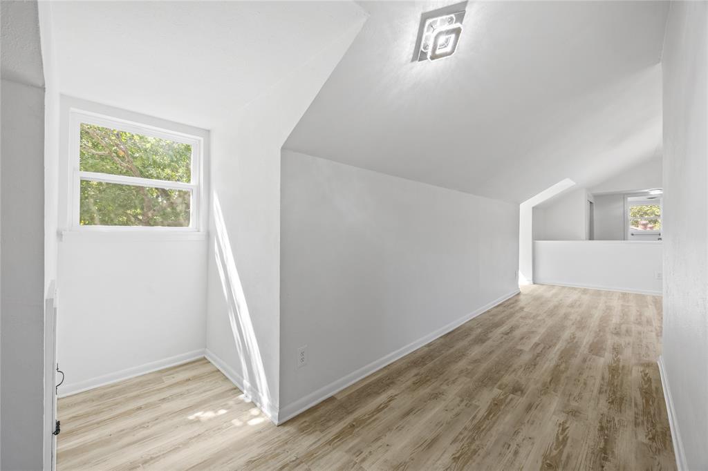 5748 Wimbleton Way Property Photo 28