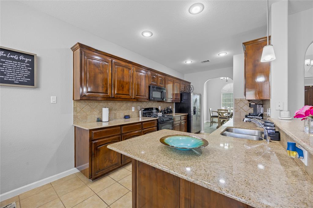 2217 Frosted Willow Lane Property Photo 6
