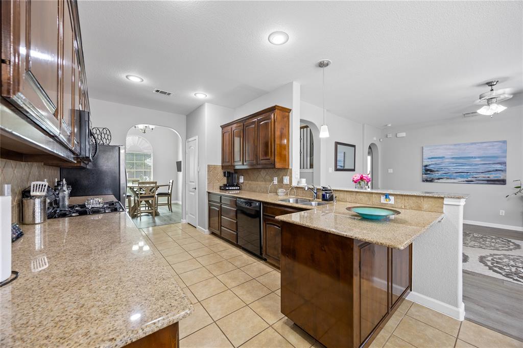 2217 Frosted Willow Lane Property Photo 8