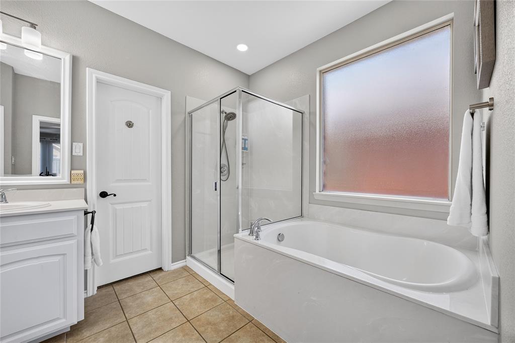 2217 Frosted Willow Lane Property Photo 14