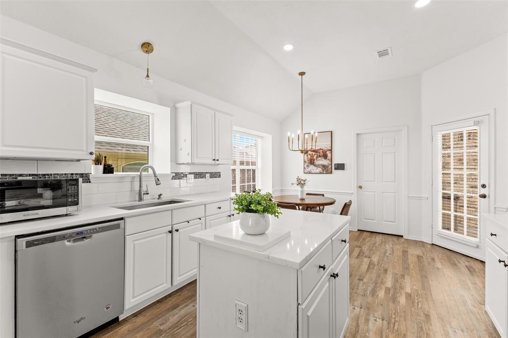 1938 Woodglen Drive Property Photo 6