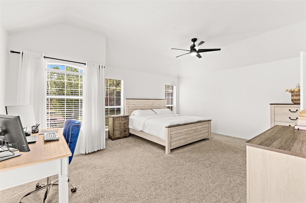 1938 Woodglen Drive Property Photo 14