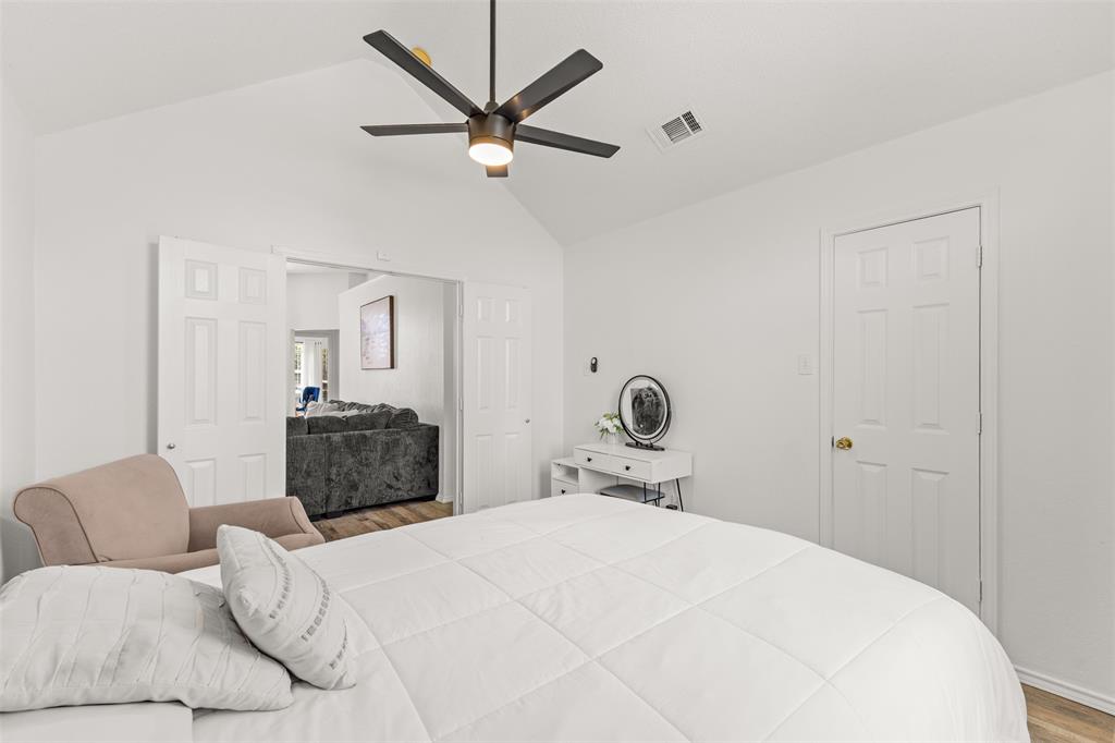 1938 Woodglen Drive Property Photo 21