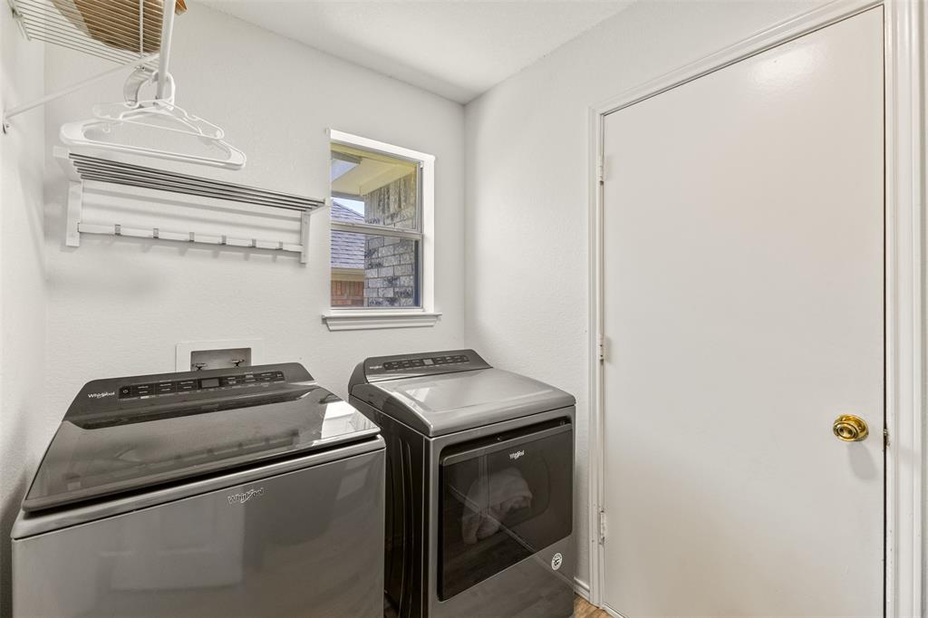1938 Woodglen Drive Property Photo 30