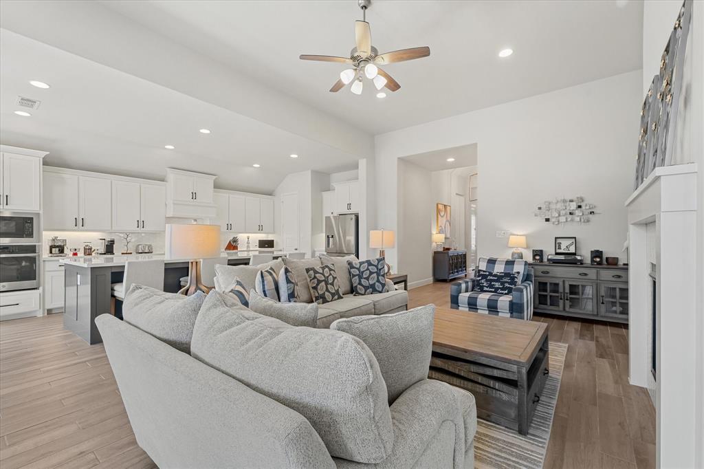 3316 Honey Suckle Lane Property Photo 6