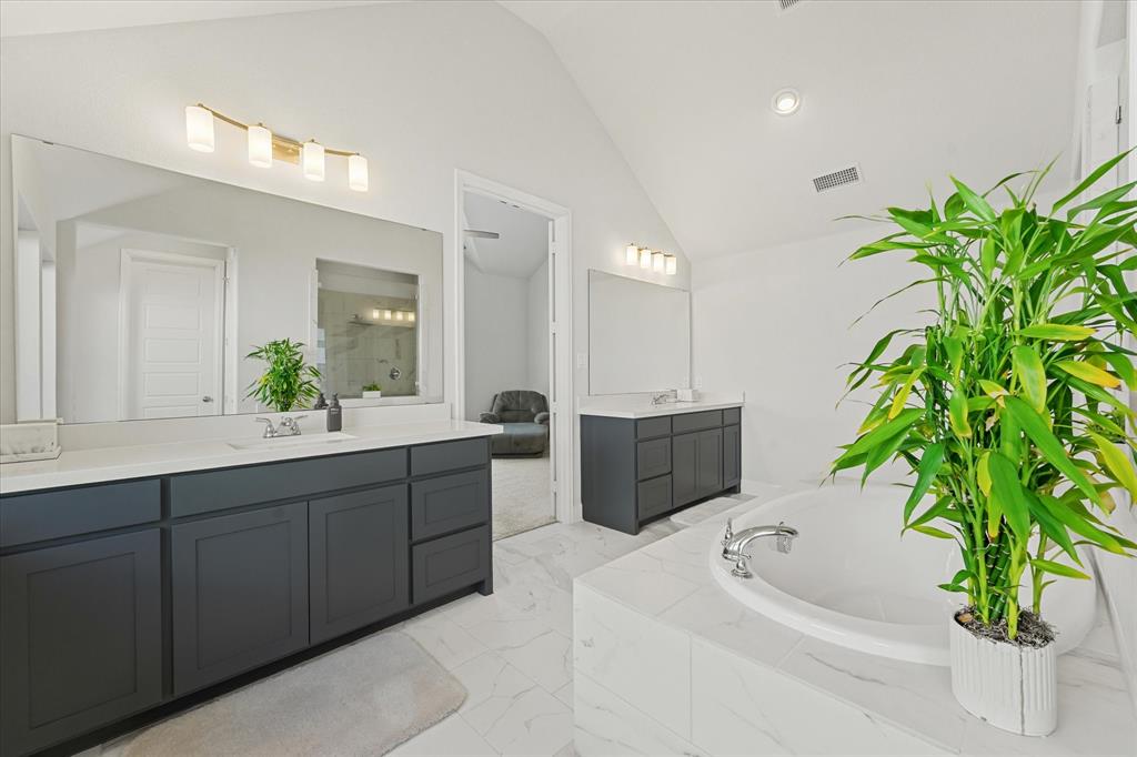3316 Honey Suckle Lane Property Photo 18