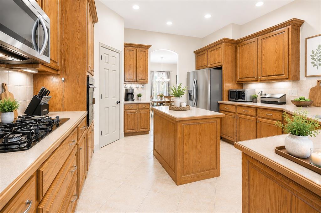 1908 Meadow Springs Drive Property Photo 3