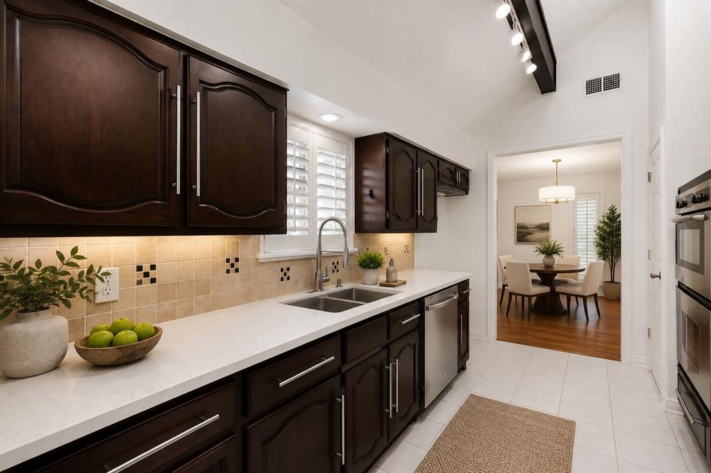 8721 Flint Falls Drive Property Photo 6