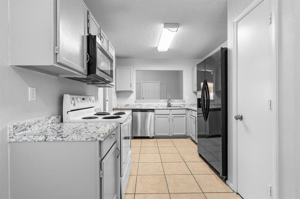 8713 Elbe Trail Property Photo 3