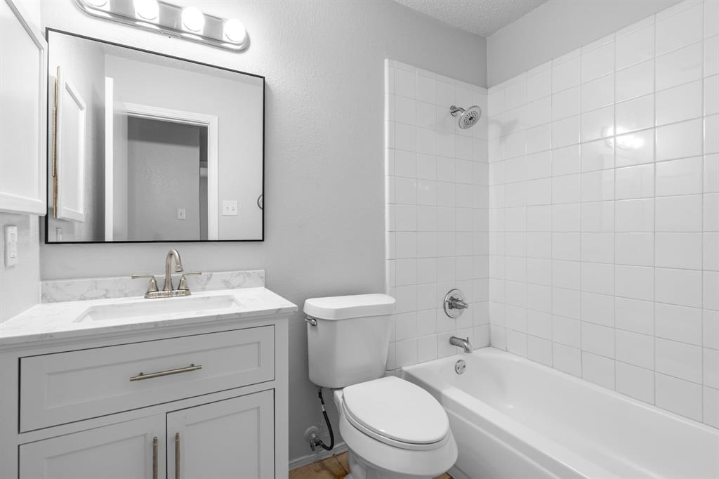 8713 Elbe Trail Property Photo 7
