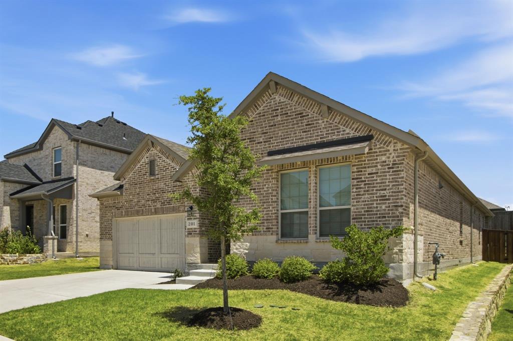 201 Baker Street Property Photo 2