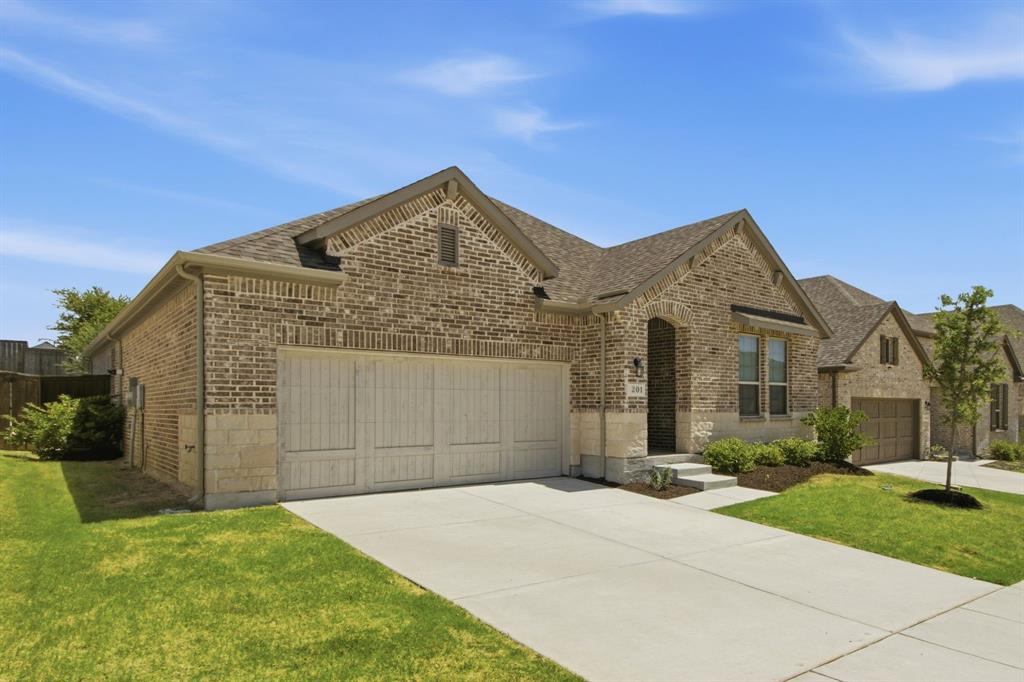 201 Baker Street Property Photo 3