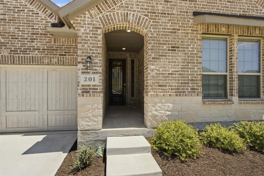 201 Baker Street Property Photo 4
