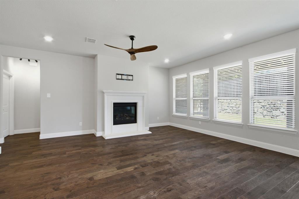 201 Baker Street Property Photo 9