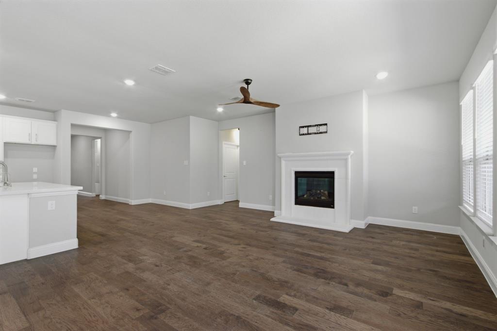 201 Baker Street Property Photo 10