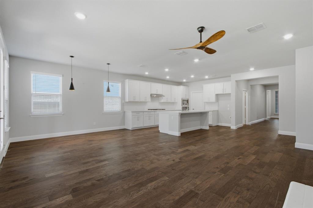201 Baker Street Property Photo 11