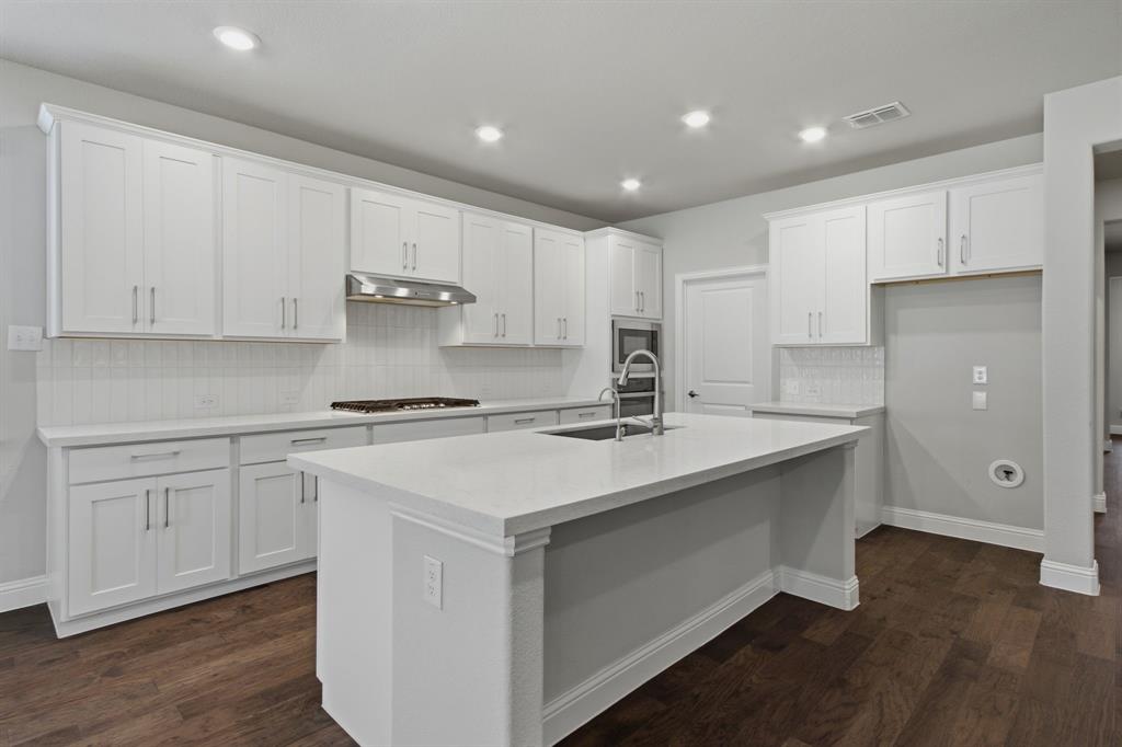 201 Baker Street Property Photo 12
