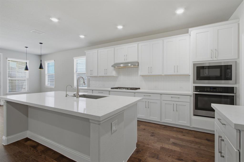 201 Baker Street Property Photo 13