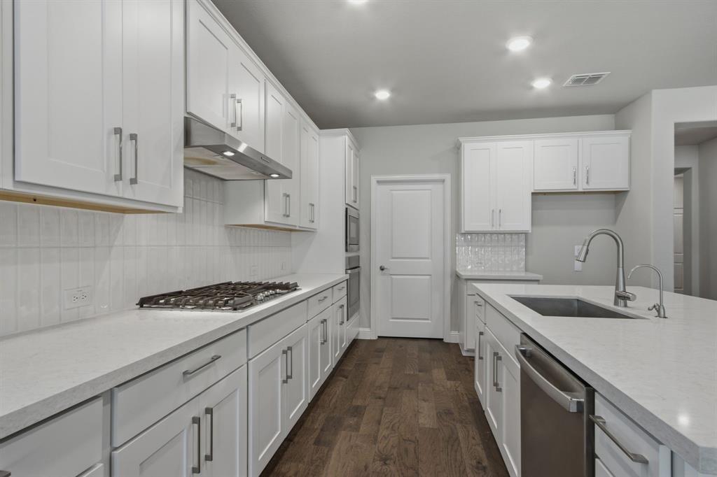 201 Baker Street Property Photo 15